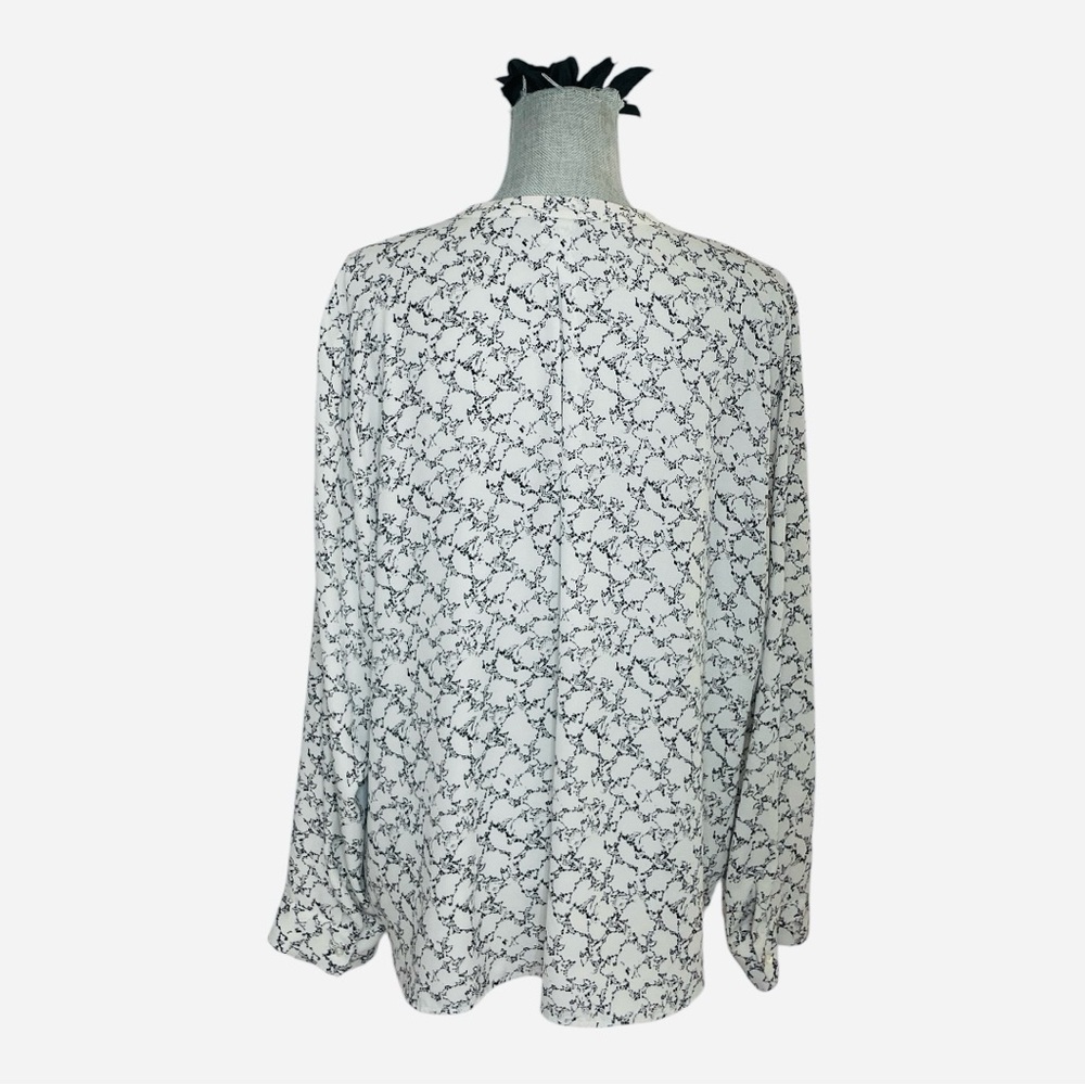 The Limited XXL Black & White Abstract Print V-Neck Blouse Flowy - Picture 4 of 14